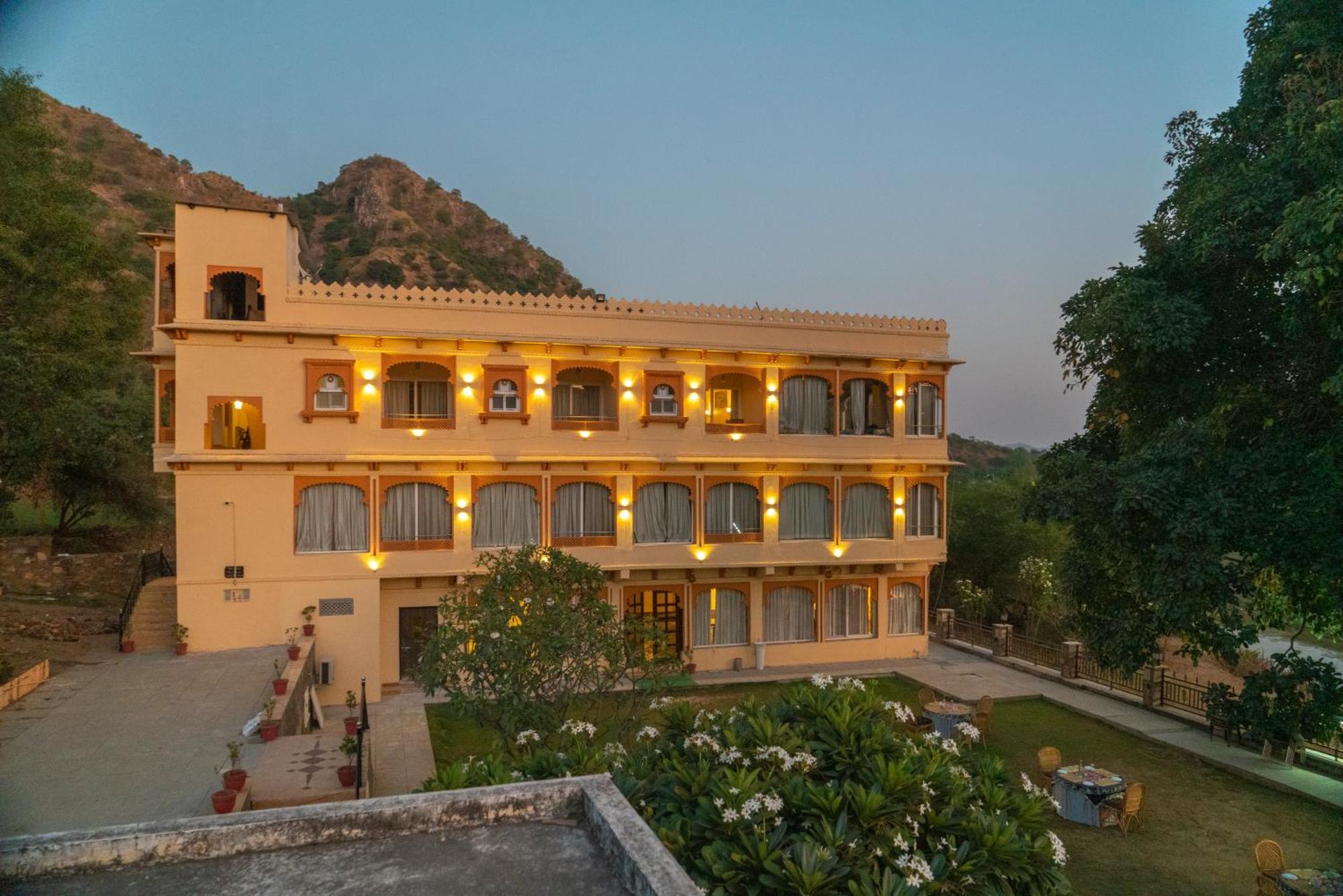 Udai Nature Valley Resort - A Peace Full Farmhouse Resort Удайпур Экстерьер фото